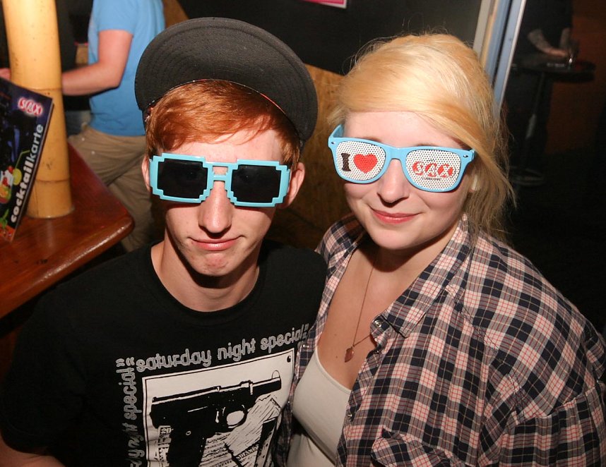Pornobrillen-Party im Sax