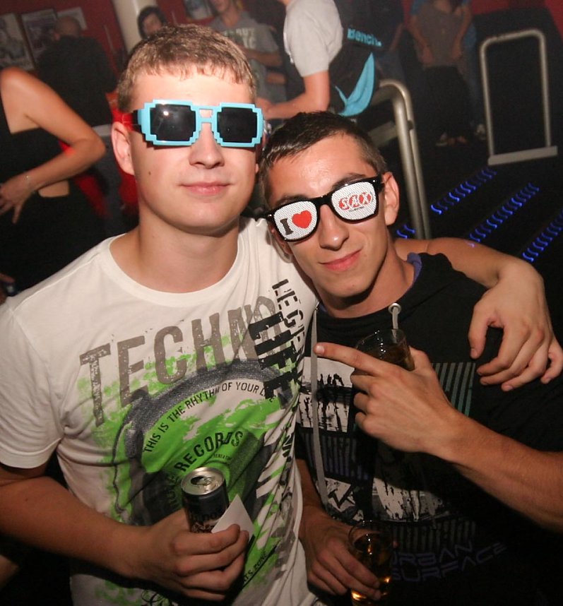 Pornobrillen-Party im Sax