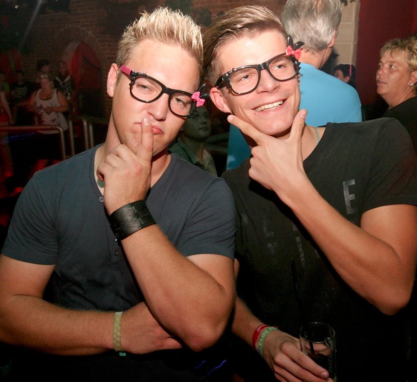 Pornobrillen-Party im Sax
