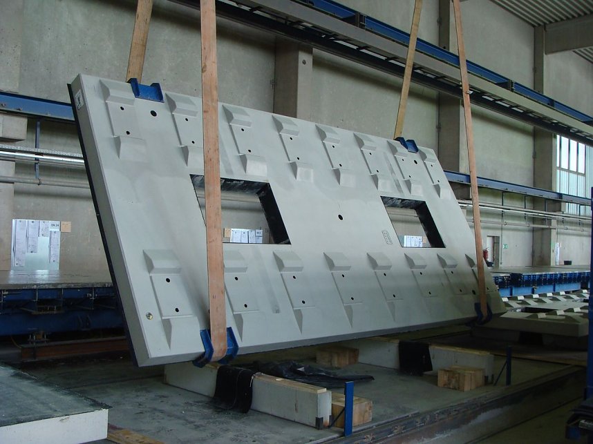 Produktion der Gleistragplatten