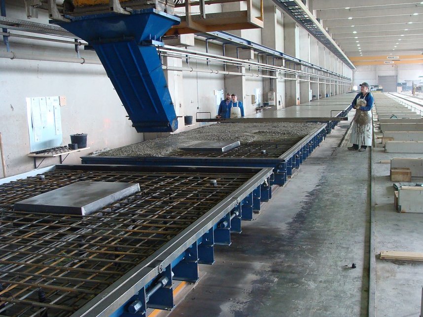 Produktion der Gleistragplatten