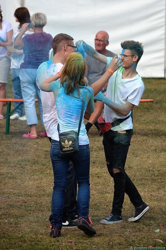 Holi-Festival am Stausee