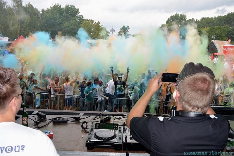 Holi-Festival am Stausee