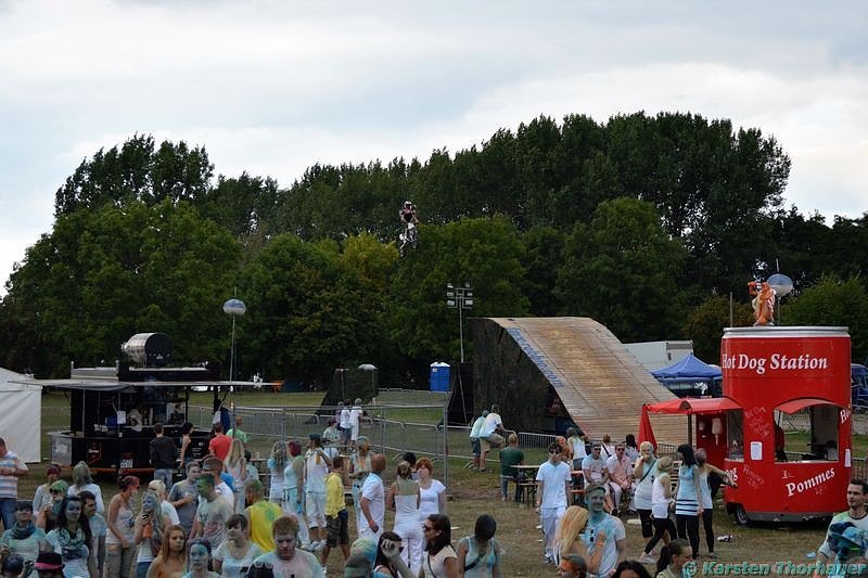 Holi-Festival am Stausee