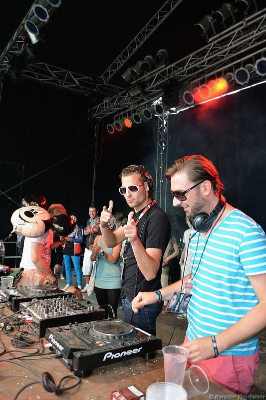 Holi-Festival am Stausee