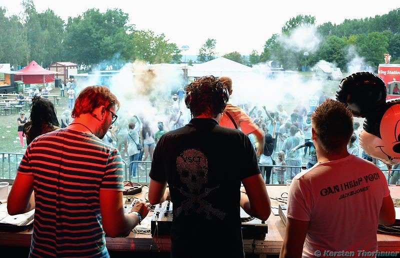 Holi-Festival am Stausee