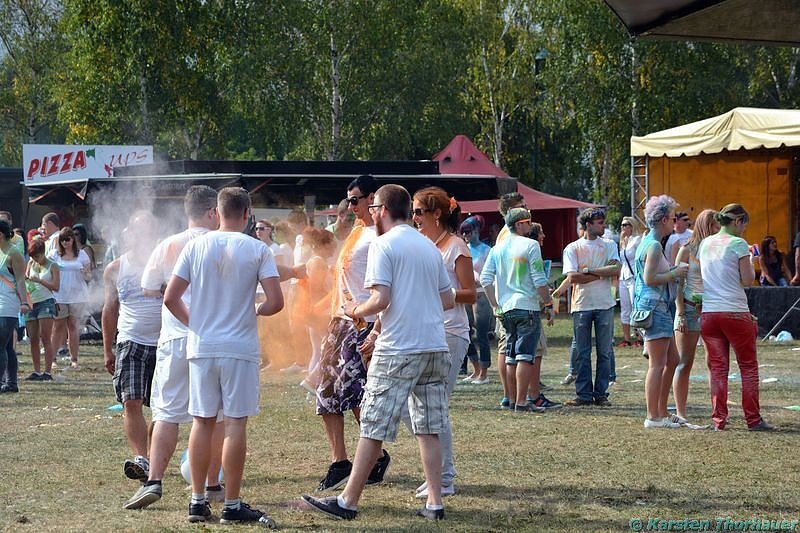 Holi-Festival am Stausee