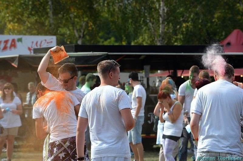 Holi-Festival am Stausee