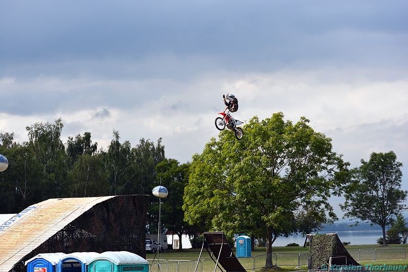 Holi-Festival am Stausee