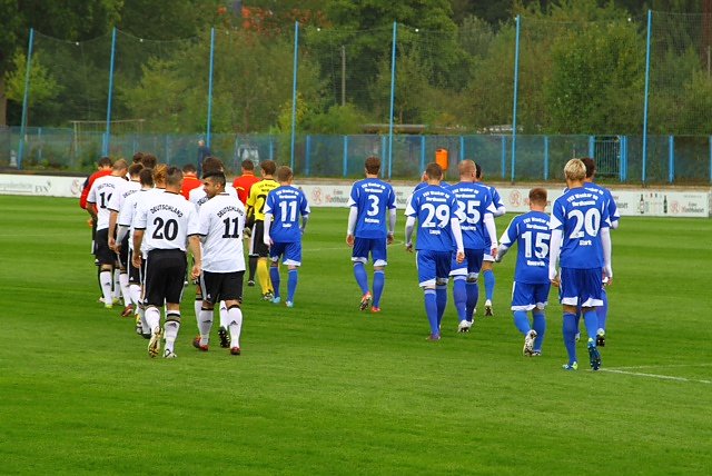 Erste Halbzeit, viele Abspielfehler