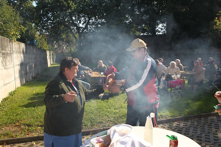 Leckere Bratw&uuml;rste auf dem Grill
