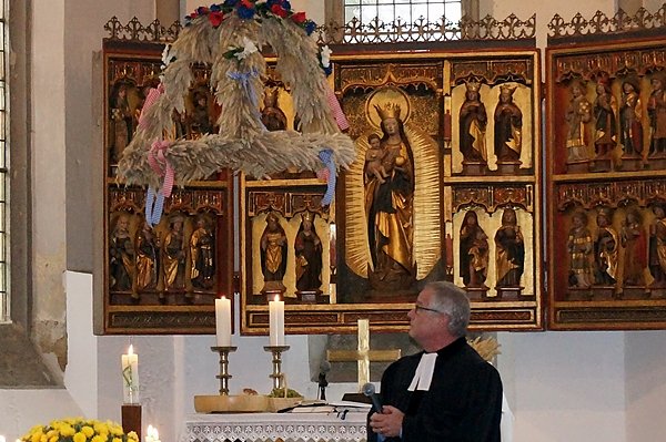 Erntekrone &uuml;bergeben