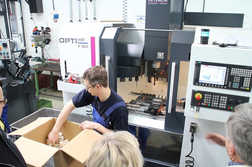 Besucher zum Tag der Offenen T&uuml;r