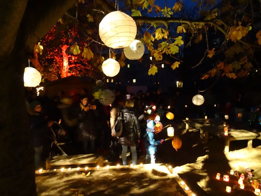 Lichterfest im Tierh&auml;uschen