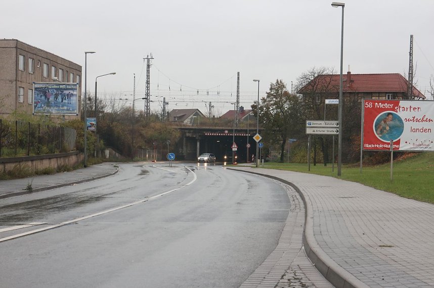 Aktueller Zustand der Bahn&uuml;berf&uuml;hrung im Zuge der B4
