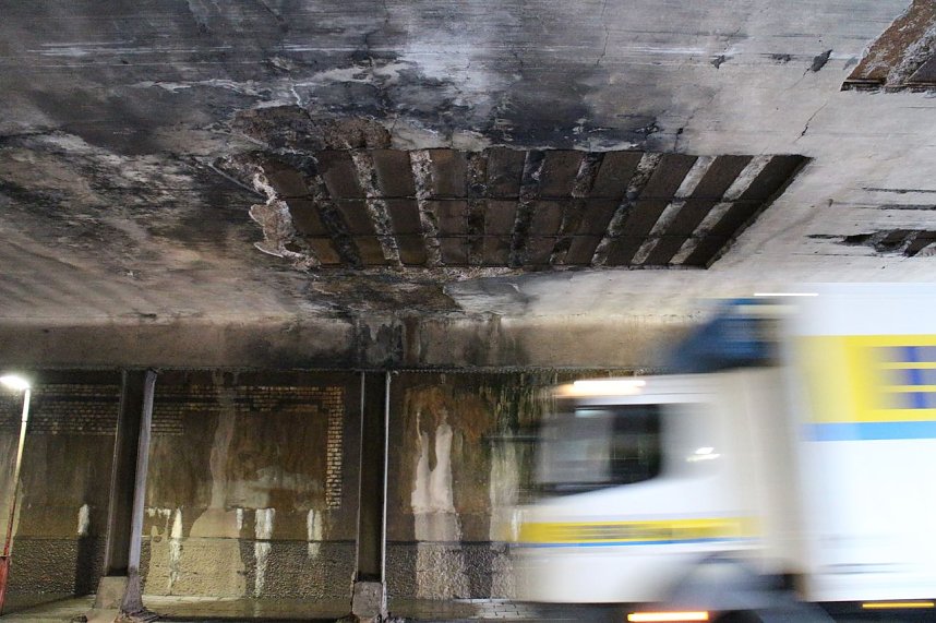 Aktueller Zustand der Bahn&uuml;berf&uuml;hrung im Zuge der B4