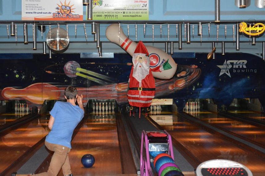 Weihnachtsfeier auf der Bowlingbahn