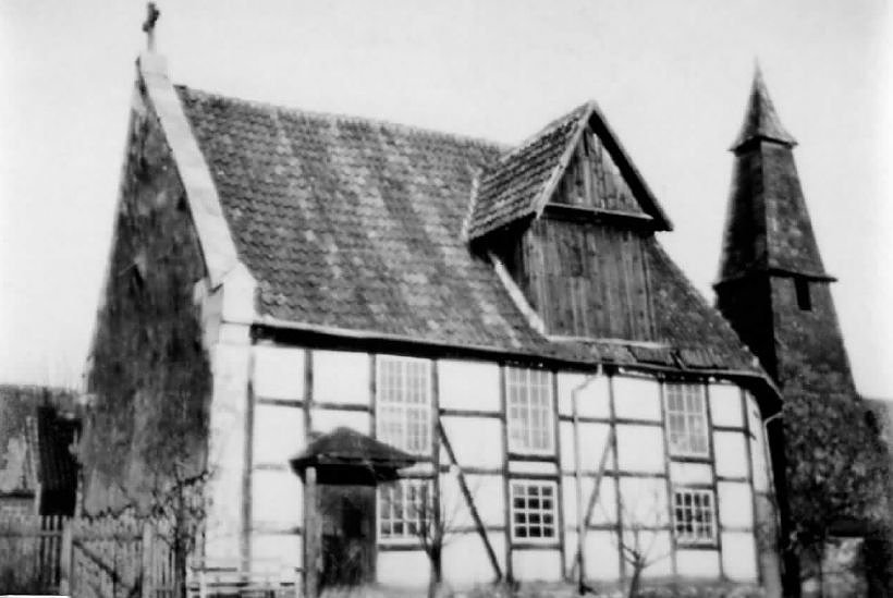 Die Kirche in G&uuml;nzerode ist das &auml;lteste Geb&auml;ude des Dorfes. Einst hatte sie einen Turm. Das Glockengel&auml;ut war weithin zu h&ouml;ren.