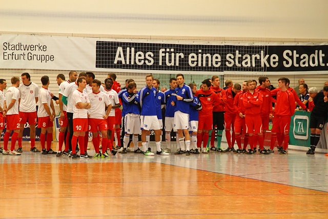 Fu&szlig;ball unterm Hallendach