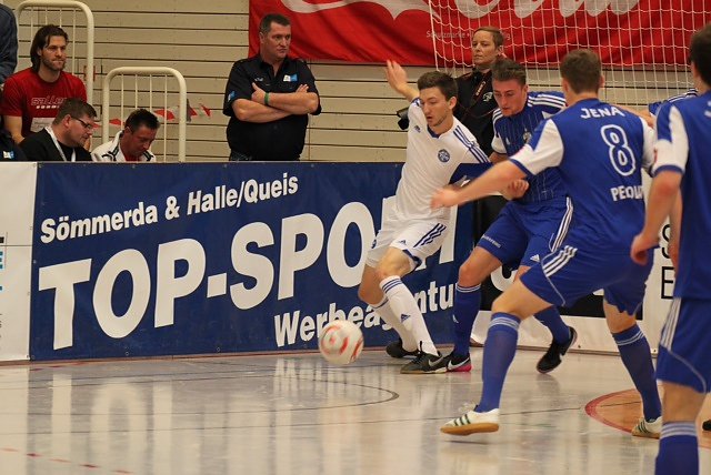 Fu&szlig;ball unterm Hallendach