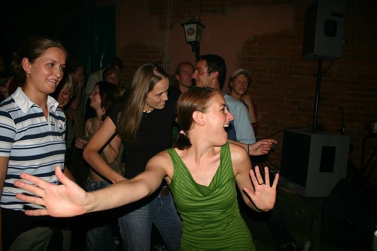 Cubed � Norma (2.v.l) und Mary (r.)