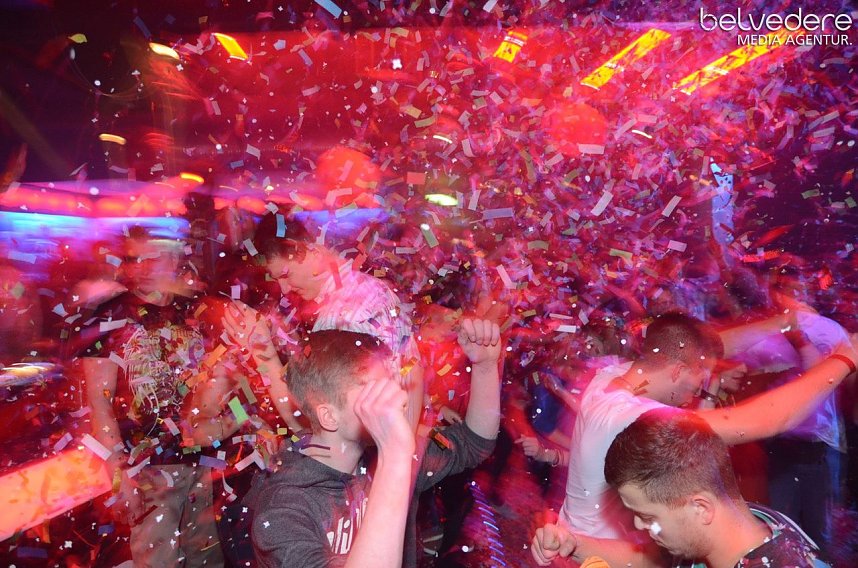 Konfetti-Explosion im Sax 