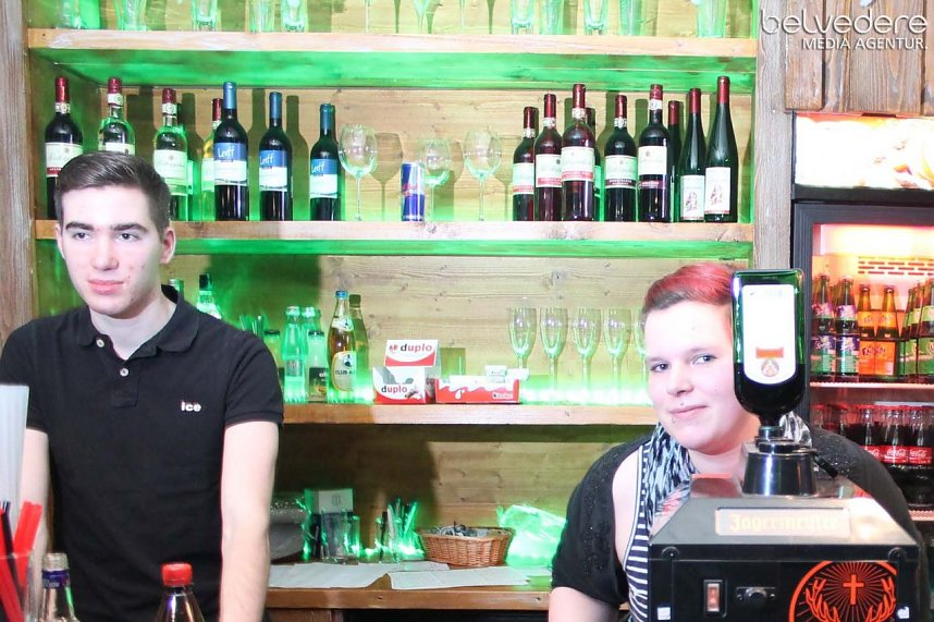 Beste Freunde im Jugenclubhaus