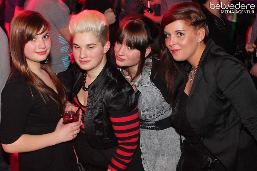 Beste Freunde im Jugenclubhaus