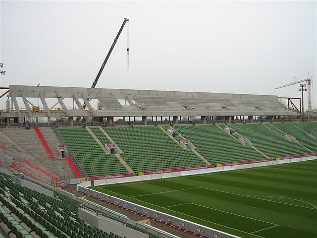 Montage der Trib&uuml;nenstufen