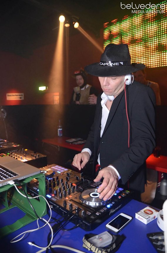 Pornofasching im Sax