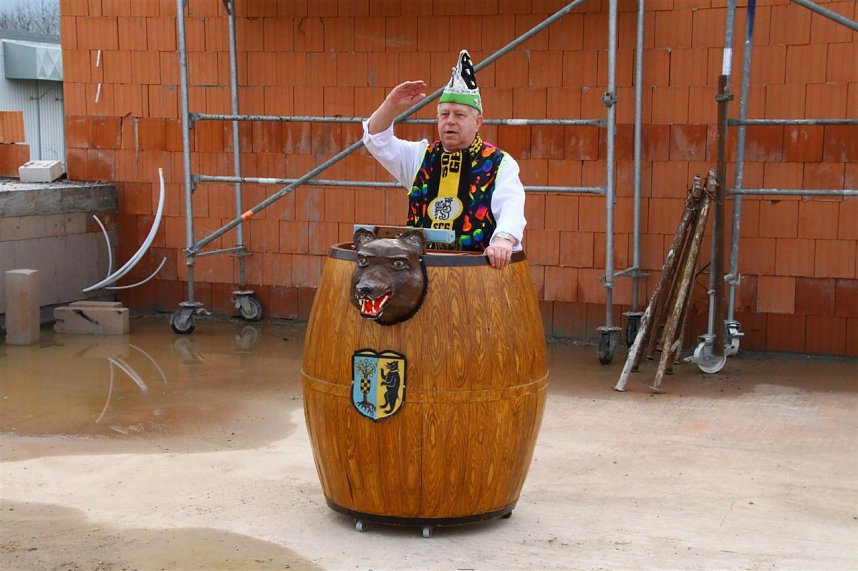 B&uuml;ttenrede im Rohbau: B&uuml;hnenbereich