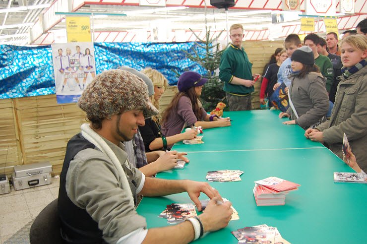 Autogrammstunde beFour in Nordhausen. nnz-City Scout on Tour