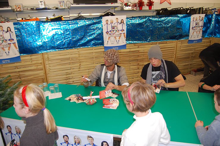 Autogrammstunde beFour in Nordhausen. nnz-City Scout on Tour