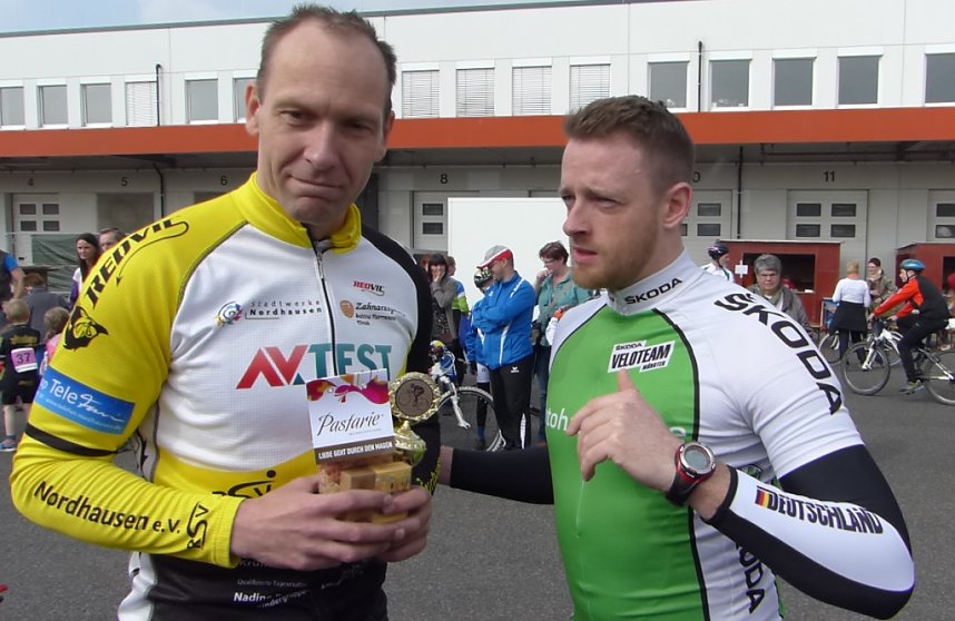 Erstes Rennen: Jurij mit dem Juniorenvizeweltmeister von 2004