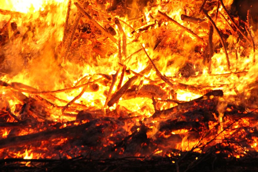 Osterfeuer in Nordhausen Nord