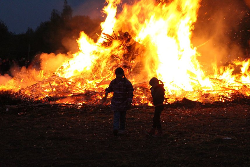 Osterfeuer in Nordhausen Nord