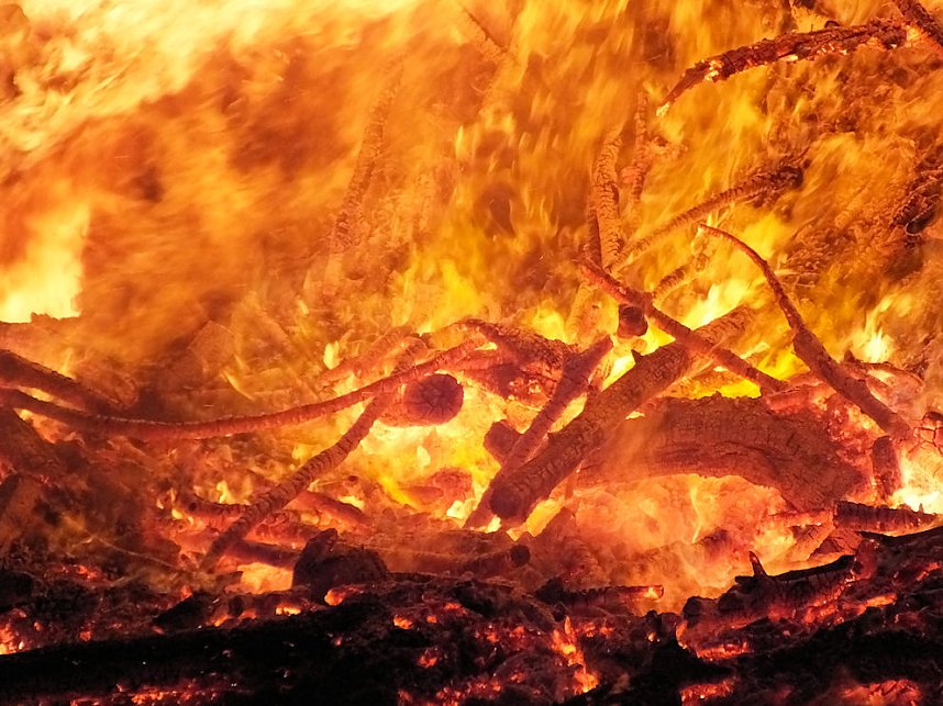 Osterfeuer in Nordhausen Nord