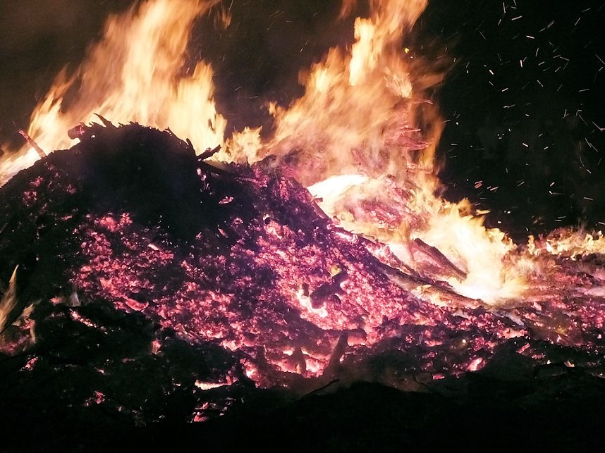 Osterfeuer in Nordhausen Nord