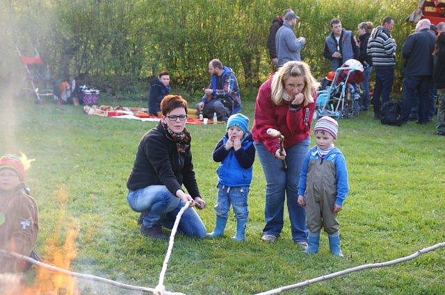 Osterfeuer in Obergebra