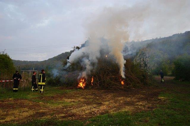Osterfeuer in Obergebra