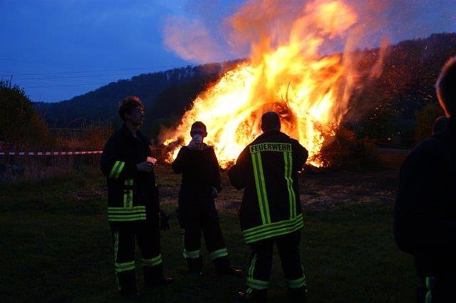 Osterfeuer in Obergebra