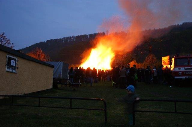 Osterfeuer in Obergebra