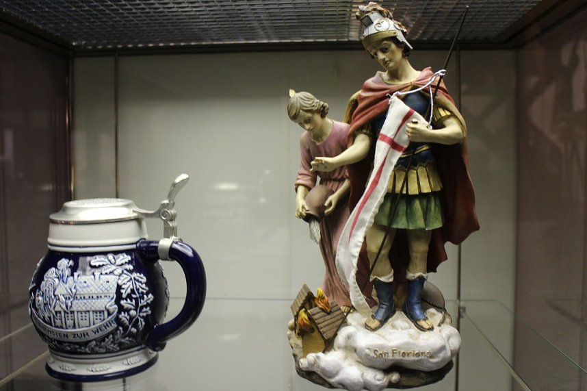 alles rennet, rettet, fl&uuml;chtet