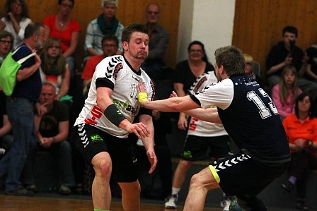 Krimi in der Ballspielhalle