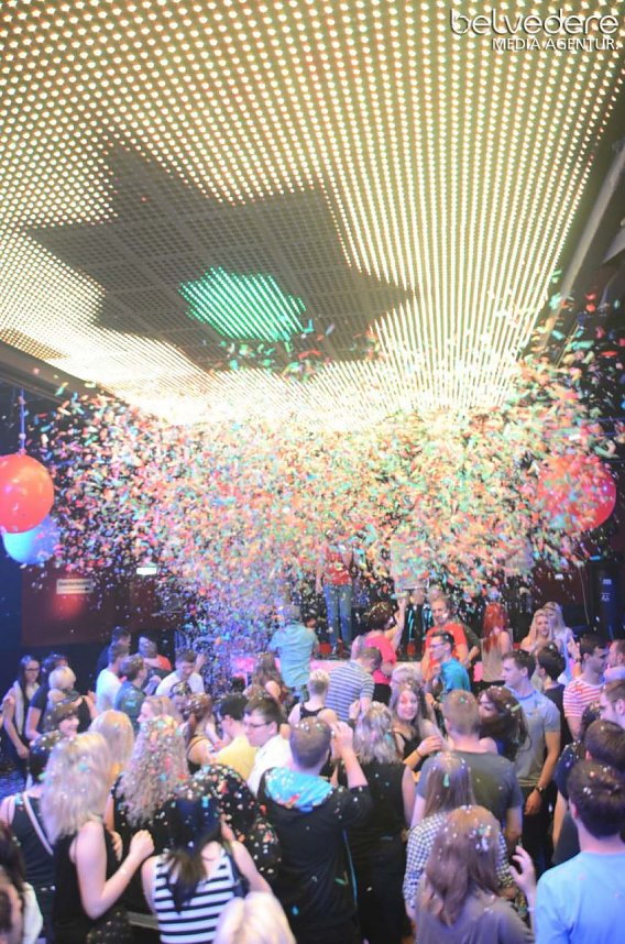 Konfetti-Party im Sax