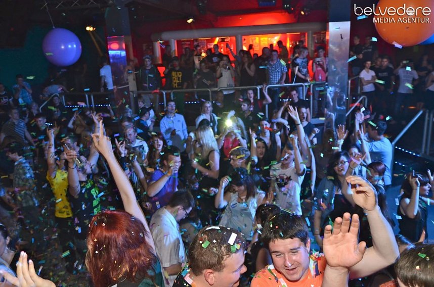 Konfetti-Party im Sax