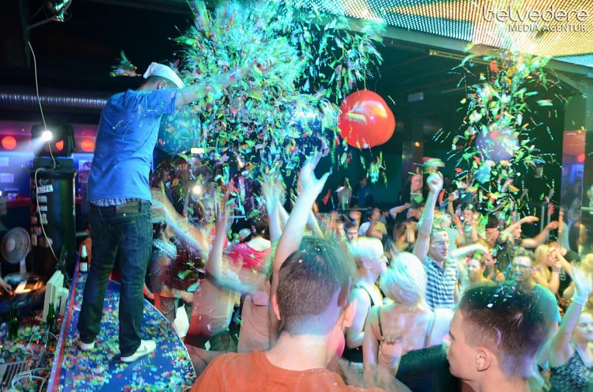 Konfetti-Party im Sax