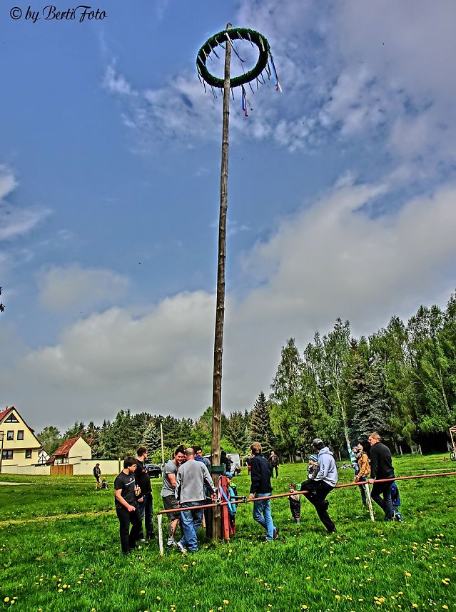 Maibaum gesetzt