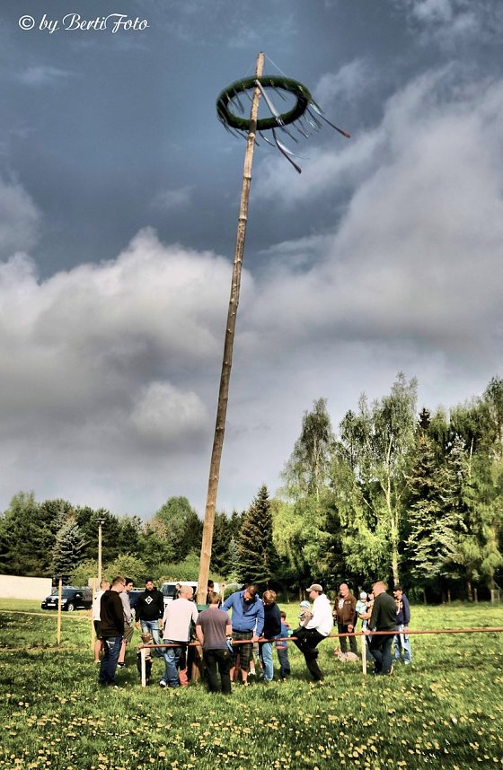 Maibaum gesetzt