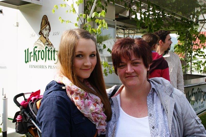 Maibaum in Obergebra gesetzt